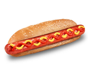 Amerikāņu hotdogs ar pikanto vistas desiņu baltā maizē