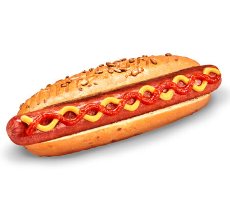 Amerikāņu hotdogs ar pikanto vistas desiņu graudu maizē
