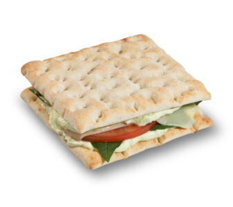 Polārmaize ar mozarella, tomātiem un baziliku