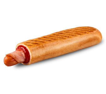 Franču hotdogs ar siera-bekona desiņu baltā maizē